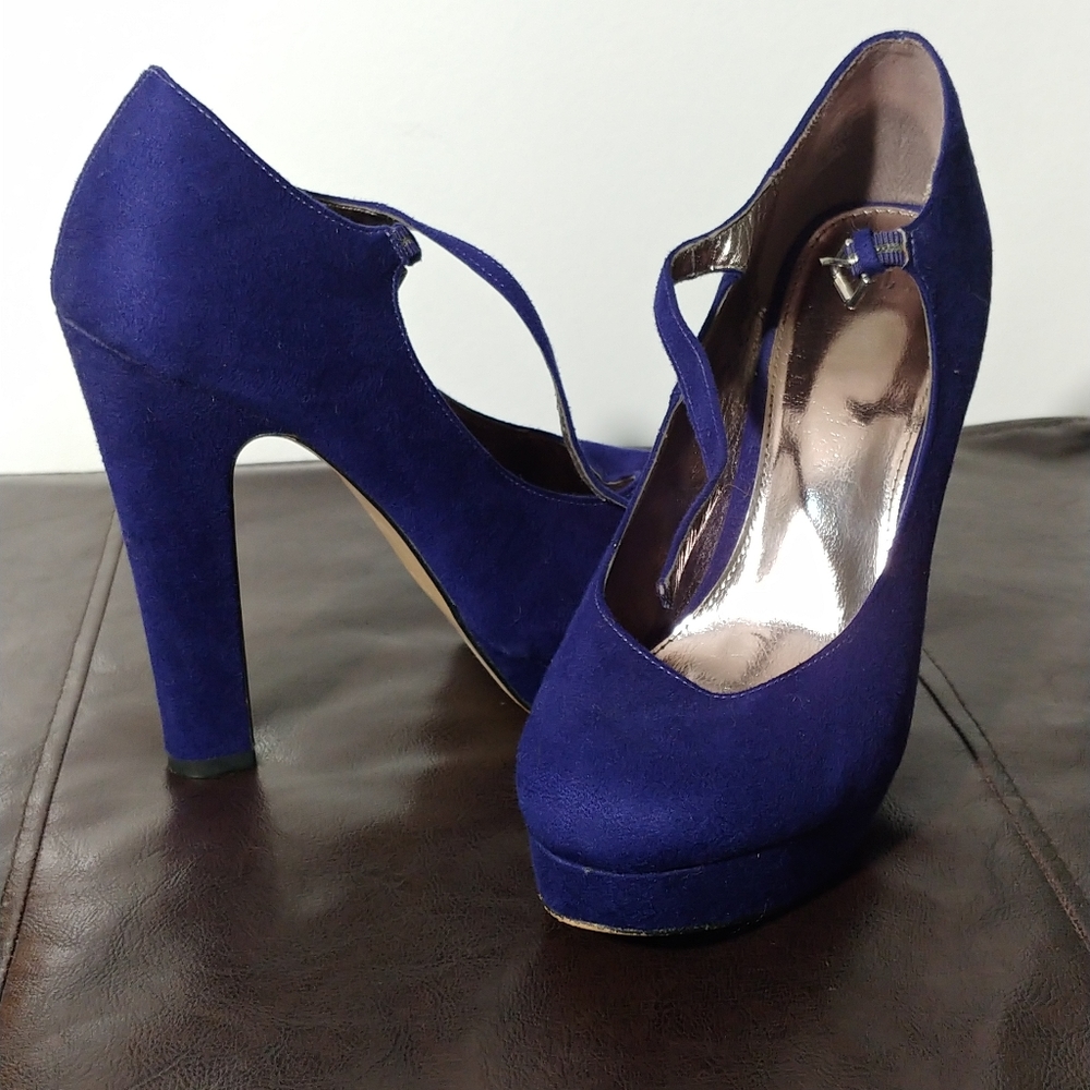 Elle Blue Velvet Pumps